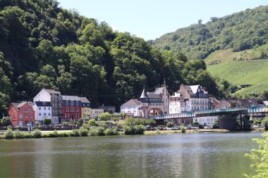 Traben-Trarbach ile Jugendstihl köprüsü ve kulesi 