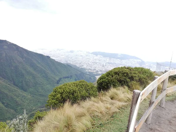 Cable Car Quito Com Sua Grande Cidade Fundo — Fotografia de Stock