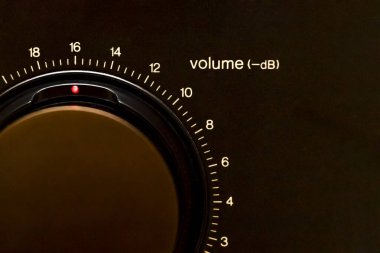 Müzik amplifikatörü için yuvarlak ses düğmesi