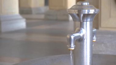 Çek Cumhuriyeti 'nin Karlovy Vary tatil beldesinde maden suyu