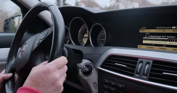 車の男の運転中。車の運転 — ストック動画