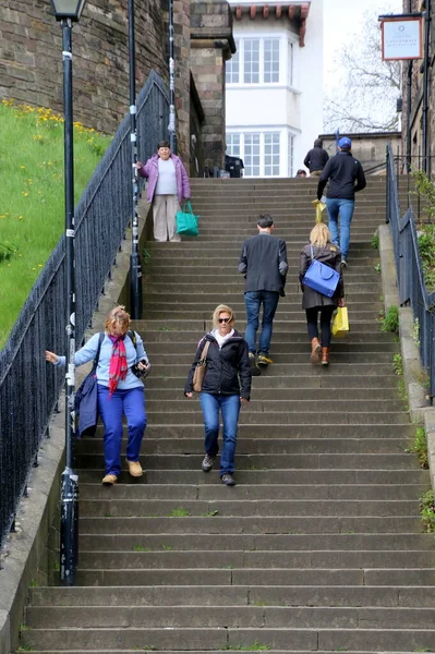Mensen Lopen Trap Edinburgh Heeft Vele Heuvels — Stockfoto