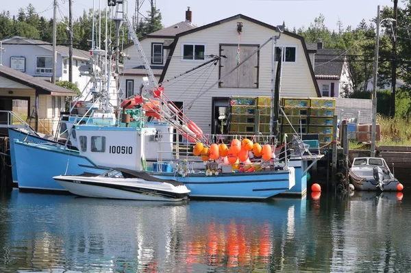 Navire Bleu Est Amarré Port Jour Été — Photo