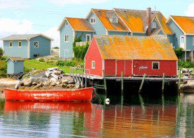 Bu sahne, Nova Scotia 'da Atlantik Okyanusu kıyısında Peggy' nin Koyu 'nun yanında küçük bir körfez...