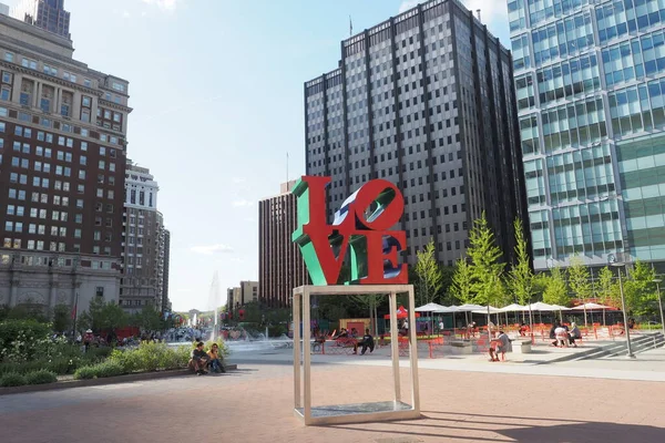 Love Park Philadelphia Many People Come See Iconic Structure — Stock Photo, Image