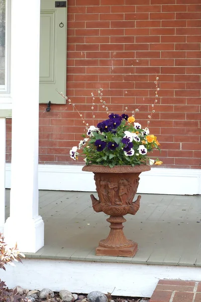 Pot Fleurs Antique Est Sur Porche Cette Maison — Photo