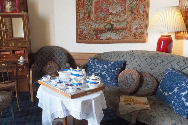 Tea is now being served in this small and intimate room in the mansion.