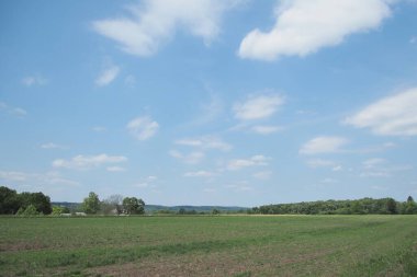 Bu büyük arazi kırsaldaki bir çiftliğin parçasıdır..