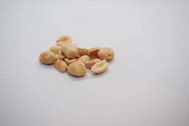 The dry roasted peanuts are fresh and tasty.