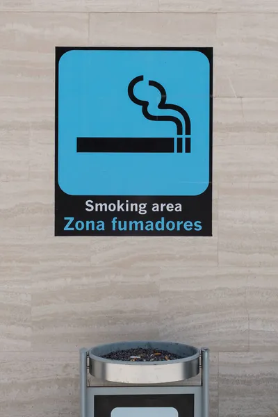 Tenerife Španělsko Září 2021 Kouření Španělština Zona Fumadores Znamení Letišti — Stock fotografie