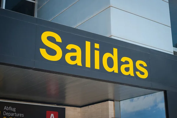Teneriffa Spanien September 2021 Abflugschild Spanisch Salidas Flughafen — Stockfoto