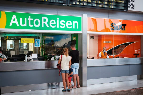 Tenerife Spain September 2021 People Car Rental Counter Autoreisen Renting — Stock Photo, Image