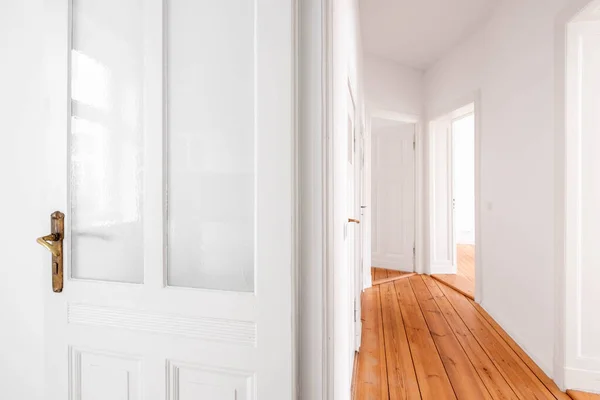 Puerta Pasillo Piso Vacío Edificio Antiguo Renovado — Foto de Stock