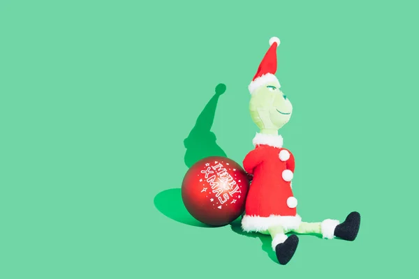 Funny Christmas Card Grinch Steals Christmas Ball Christmas New Year — Stock Photo, Image