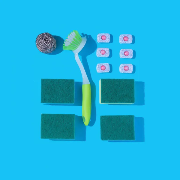 Dishwashing Sponges Tabets Brush Blue Background Minimal Cleaning Concept — Stock Photo, Image