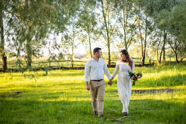 Svatba Hradě Stylový Krásný Princezny Šaty Světlé Bílé Šaty Závoj — Stock fotografie