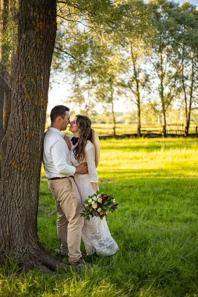 Beau Portrait Beau Jeune Marié Mariée Plein Air — Photo