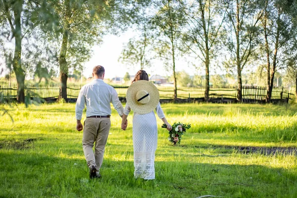 Pěkný Portrét Krásného Mladého Ženicha Nevěsty Venku — Stock fotografie