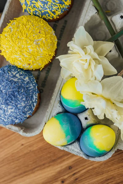 Easter Cakes Colors Flag Ukraine Yellow Blue Cardboard Stand Eggs — Photo