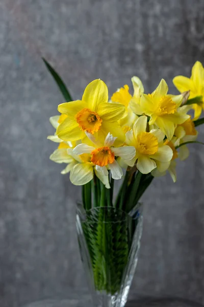 Fundo Grunge Panorâmico Com Flores Amarelo Narciso Padrão Com Buquê — Fotografia de Stock