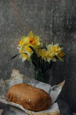 Lezzetli ve sağlıklı ev yapımı ballı tahıllı ekmek..