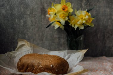 Lezzetli ve sağlıklı ev yapımı ballı tahıllı ekmek..