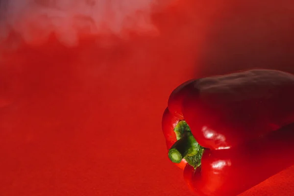 Doces Frescos Vermelhos Vermelho Volta Com Uma Luz Smoke — Fotografia de Stock