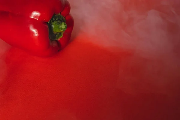 Doce Fresco Vermelho Pêssego Vermelho Volta Com Fumaça Redor Pimenta — Fotografia de Stock