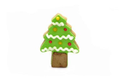 Beyaz arka planda izole edilmiş Noel ağacı kurabiyeleri. Noel ağacı, Noel kurabiyeleri