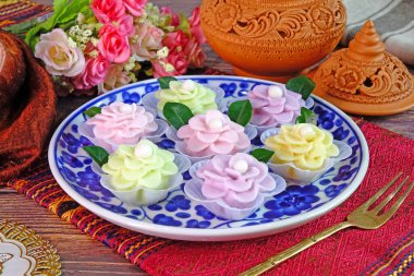 Chor Keaw, düğün töreni ve Tayland festivali için uğurlu Tayland tatlısı. Çiçek biçimli Tayland tatlılığı, seçici odak