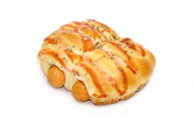 Beyaz arka planda izole edilmiş tavuk sosisli çörek. Fransız sosisli çöreği.