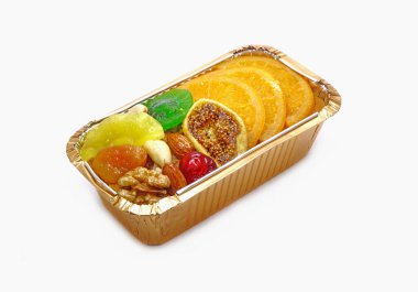 Beyaz arka plan üzerinde izole meyve pasta