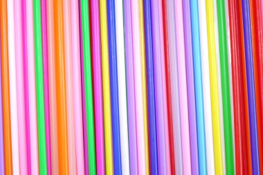 Plastik pipetlerin renkli arka planı. Gurur ayı renk arkaplanı ve dokusu