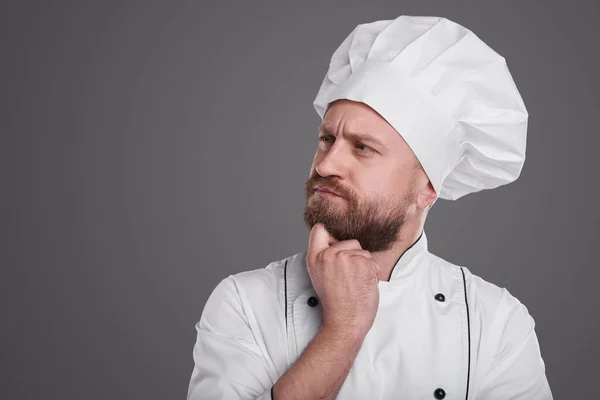 Pensive vousatý kuchař v uniformě — Stock fotografie