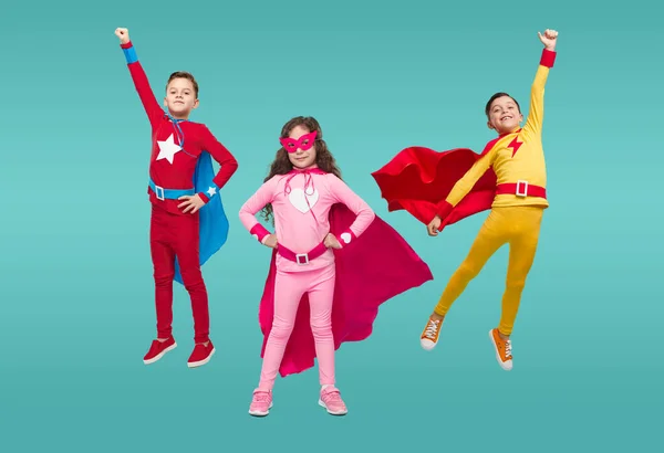 Zespół pozytywnych małych superbohaterów — Zdjęcie stockowe