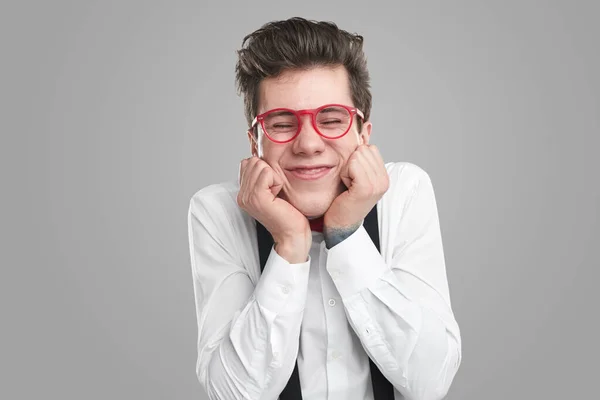 Verrukte mannelijke nerd in bril — Stockfoto