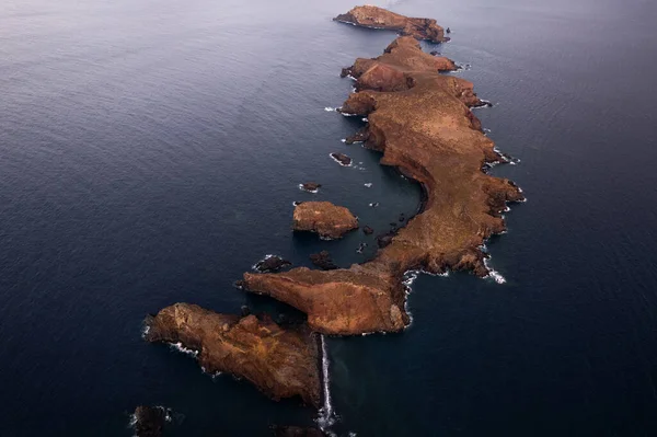 Краєвид скель у морі — стокове фото