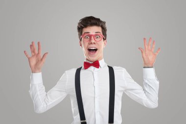 Kameraya bakan komik inek.