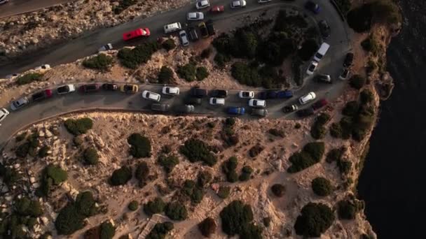 Verkeersopstopping op smalle weg in Mallorca Formentor — Stockvideo