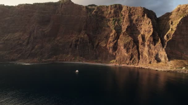 El acantilado más alto de Madeira, Portugal — Vídeos de Stock