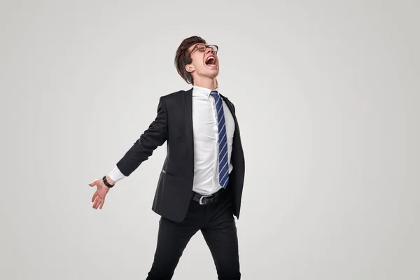 Stressed businessman screaming in studio — стоковое фото