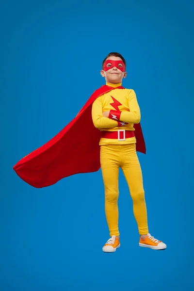 Proud superhero boy in costume in studio — kuvapankkivalokuva