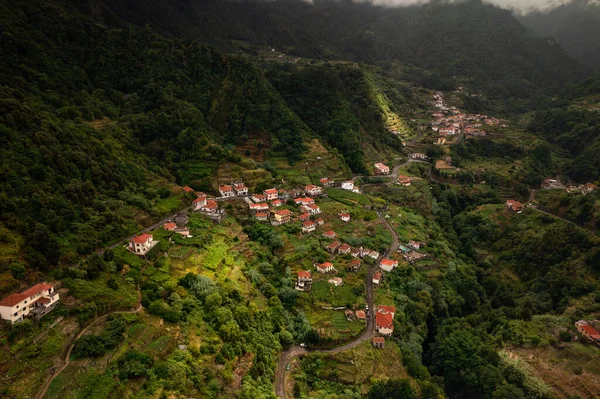 山岳地帯の村の風景 — ストック写真
