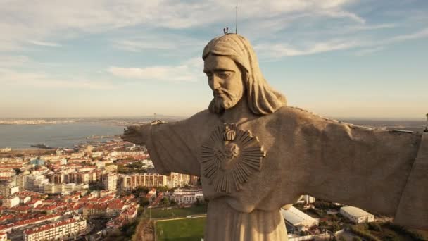 Drónfelvétel Krisztus királyszoborról Lisszabonban — Stock videók