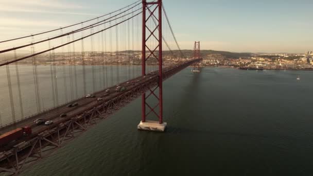 Pemandangan udara Jembatan 25 April di Lisbon — Stok Video