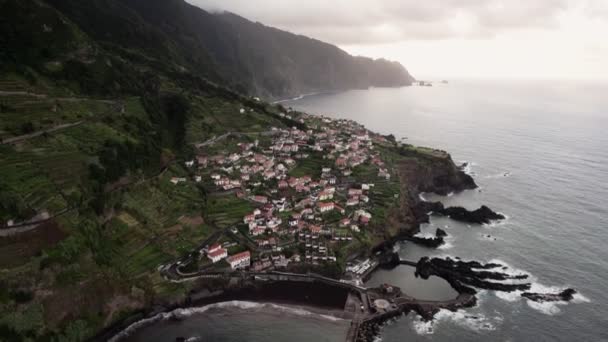 Ciudad costera de Seixal en Madeira — Vídeos de Stock