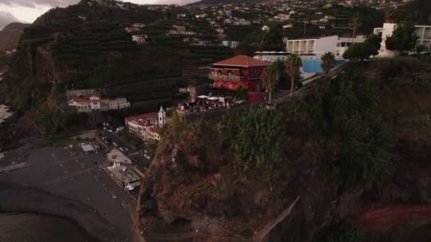 Ponta do Sol ciudad en una costa de la isla de Madeira — Vídeos de Stock