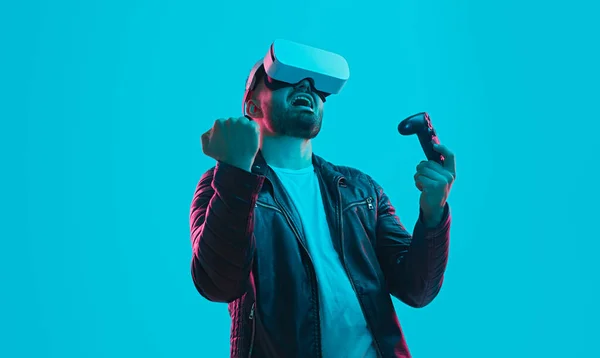 Player in VR glasses celebrating win in videogame — Stock Photo, Image