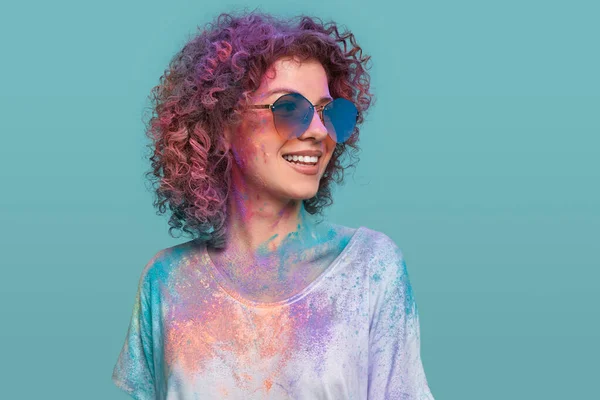 Woman in glasses and Holi powder in studio — Stock Photo, Image