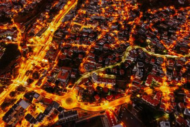 Gece kentinde yoğun trafik